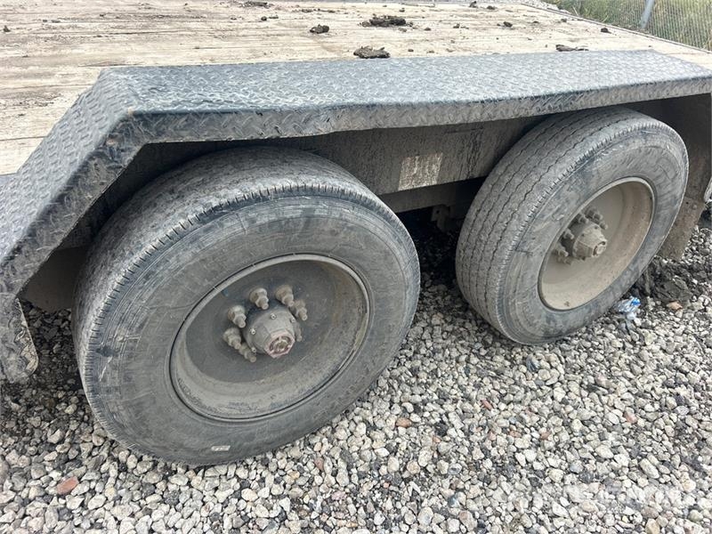 Midsota TBHD832220K 22 ft T/A Tilt Deck Trailer Низькорамні причепи