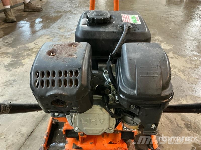 Mikasa MVC77 Vibratory Plate Compactor Vibrátorok