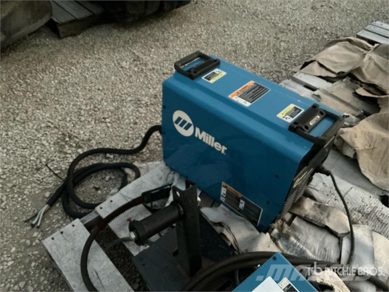 Miller Electric XMT304 300 A Mobile Multi-Process Electri Schweissgeräte