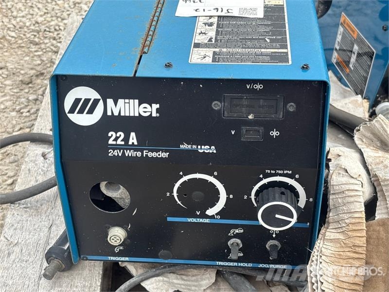 Miller Electric XMT304 300 A Mobile Multi-Process Electri ماكينات لحام