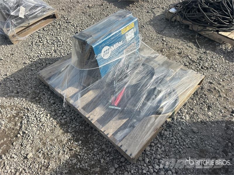 Miller Electric XMT350 Stick Electric Welder Máquinas de soldar