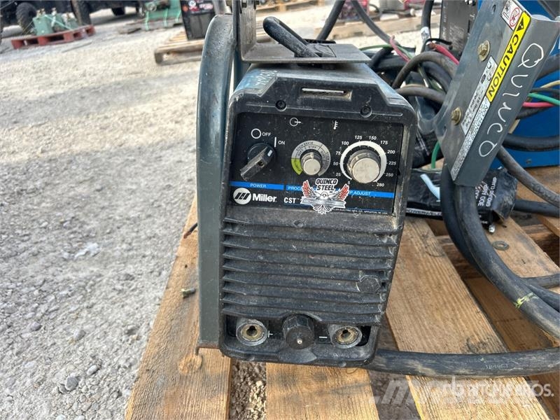 Miller of (2) Miller CST280 280 A Multi-Process Engine Dr Poste à souder