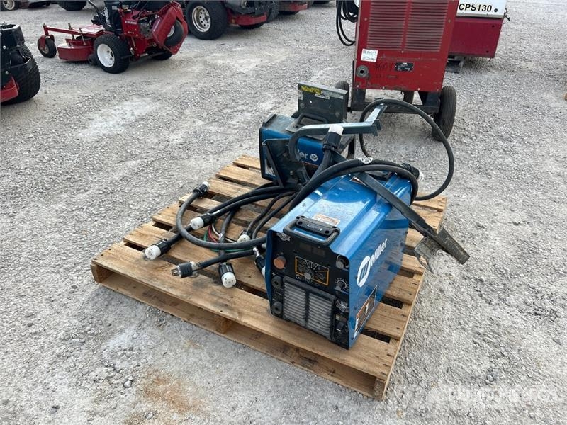 Miller of (2) Miller CST280 280 A Multi-Process Engine Dr Poste à souder