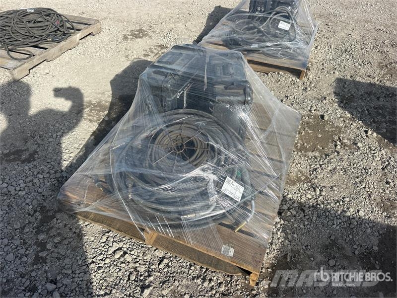 Miller of (2) Miller SuitCase 12RC Electric Welder Máquinas de soldar