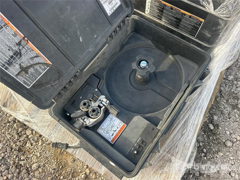 Miller of (2) Miller SuitCase 12RC Electric Welder Máquinas de soldar