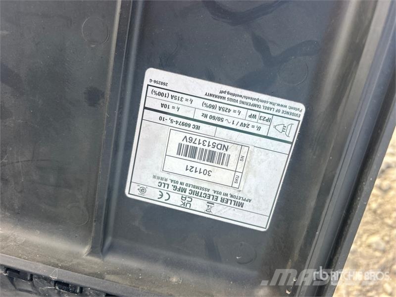 Miller of (2) Miller SuitCase 12RC Electric Welder Máquinas de soldar