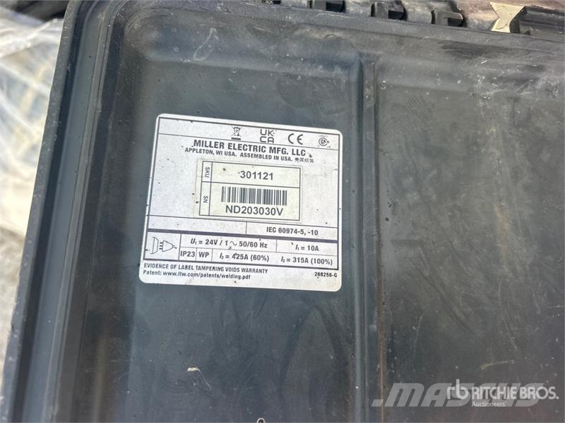 Miller of (2) Miller SuitCase 12RC Electric Welder Máquinas de soldar