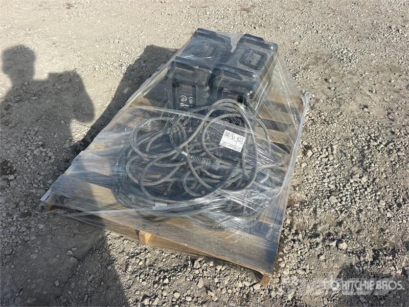 Miller of (2) Miller SuitCase 12RC Electric Welder Máquinas de soldar