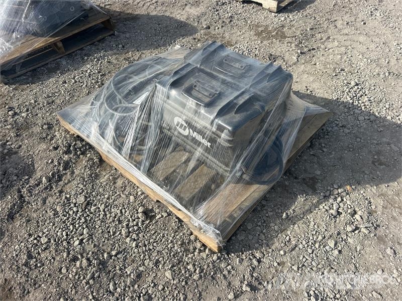 Miller of (2) Miller SuitCase 12RC Electric Welder Máquinas de soldar