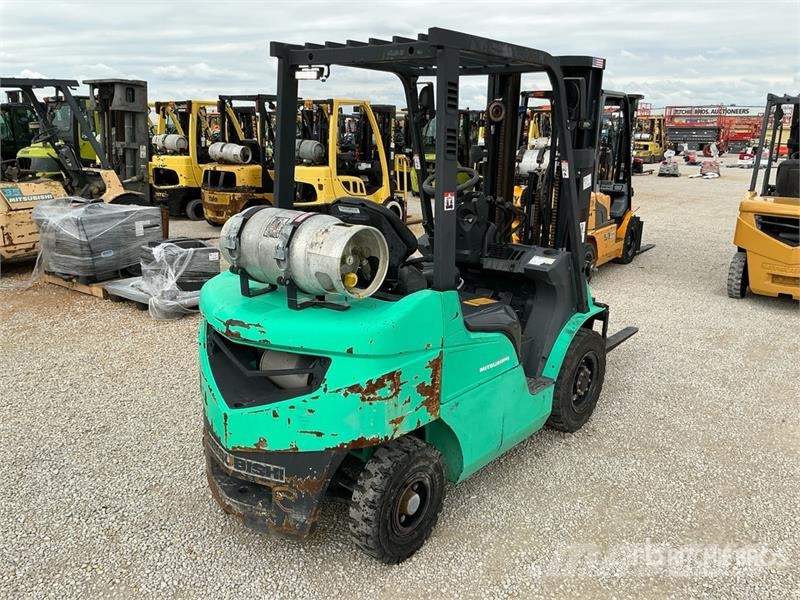 Mitsubishi FG25N 5000 lb Pneumatic Tire Forklift Kahveltõstukid - muud