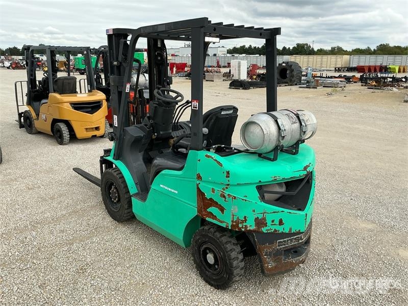 Mitsubishi FG25N 5000 lb Pneumatic Tire Forklift Kahveltõstukid - muud