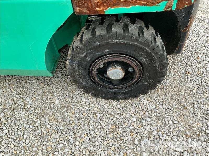 Mitsubishi FG25N 5000 lb Pneumatic Tire Forklift Kahveltõstukid - muud