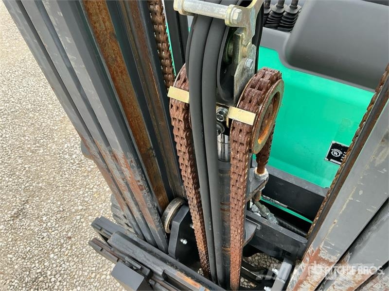 Mitsubishi FG25N 5000 lb Pneumatic Tire Forklift Kahveltõstukid - muud