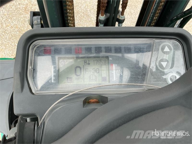 Mitsubishi FG25N 5000 lb Pneumatic Tire Forklift Kahveltõstukid - muud