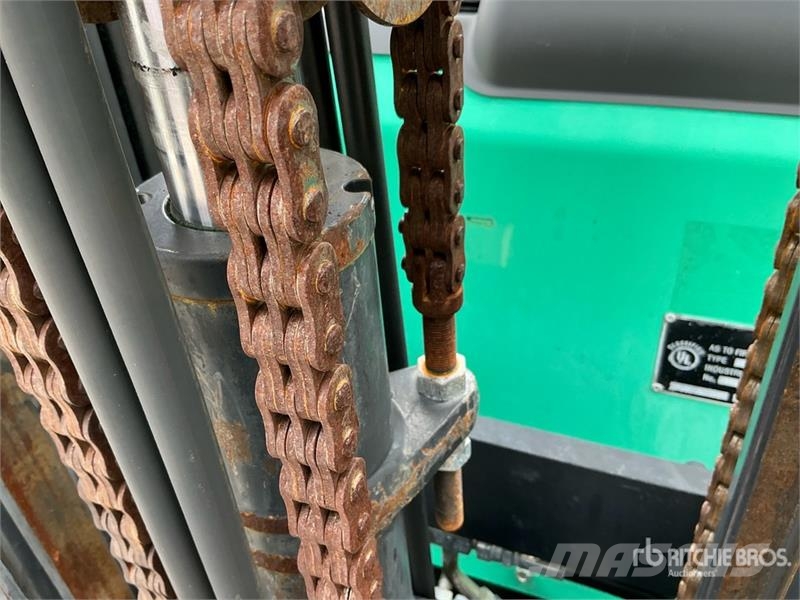 Mitsubishi FG25N 5000 lb Pneumatic Tire Forklift Kahveltõstukid - muud