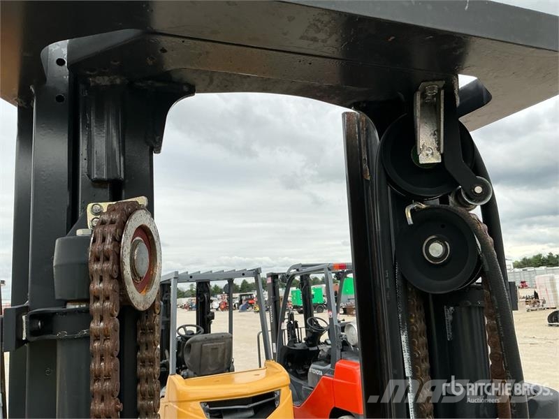 Mitsubishi FG25N 5000 lb Pneumatic Tire Forklift Kahveltõstukid - muud