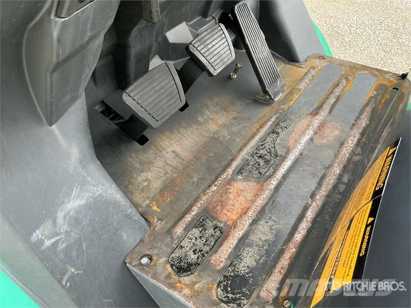 Mitsubishi FG25N 5000 lb Pneumatic Tire Forklift Kahveltõstukid - muud