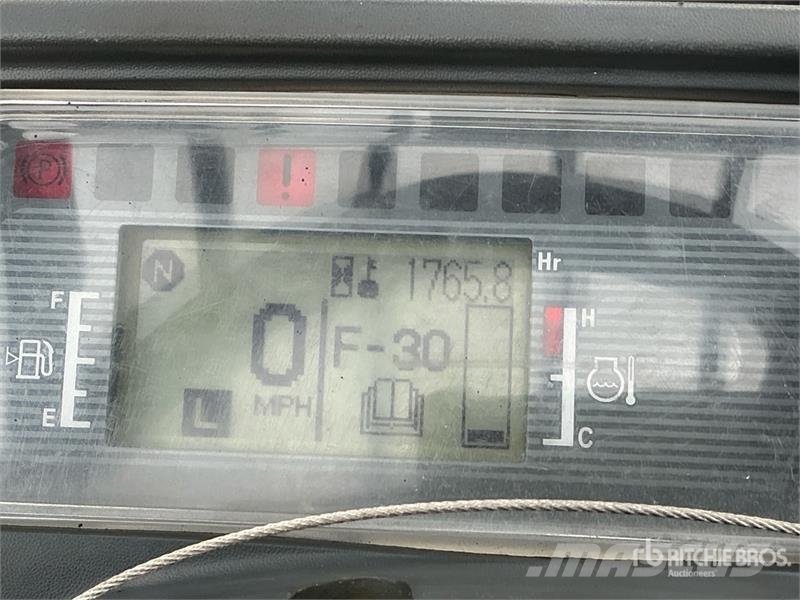 Mitsubishi FG25N 5000 lb Pneumatic Tire Forklift Kahveltõstukid - muud