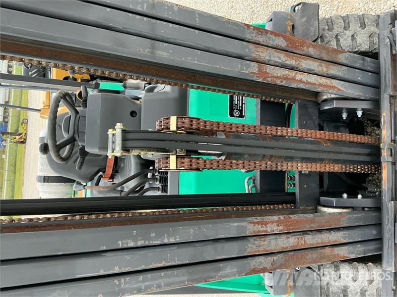 Mitsubishi FG25N 5000 lb Pneumatic Tire Forklift Kahveltõstukid - muud
