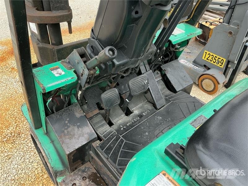 Mitsubishi FGC20K1 3700 lb Pneumatic Tire Forklift Iné