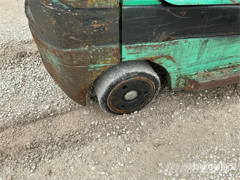 Mitsubishi FGC20K1 3700 lb Pneumatic Tire Forklift Iné
