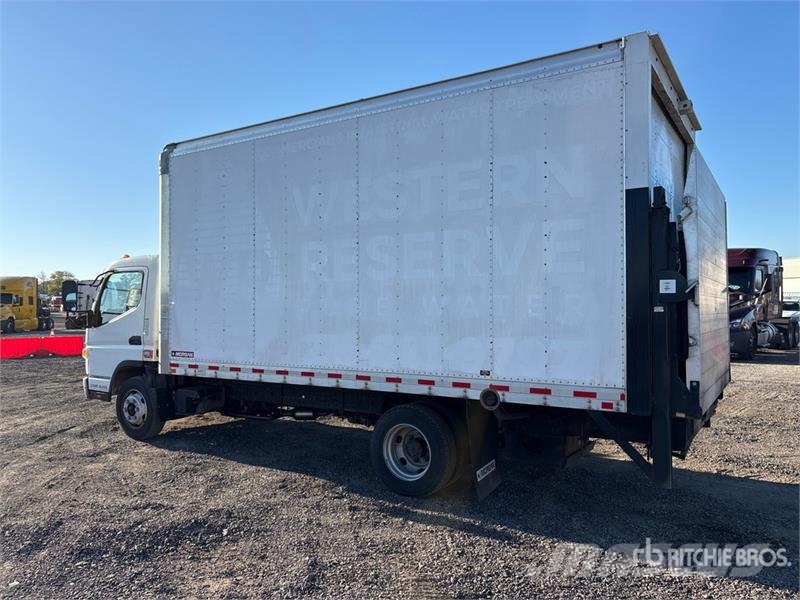 Mitsubishi Fuso 4x2 Van Truck Camiones con caja de remolque