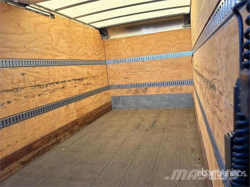 Mitsubishi Fuso 4x2 Van Truck Skapbiler