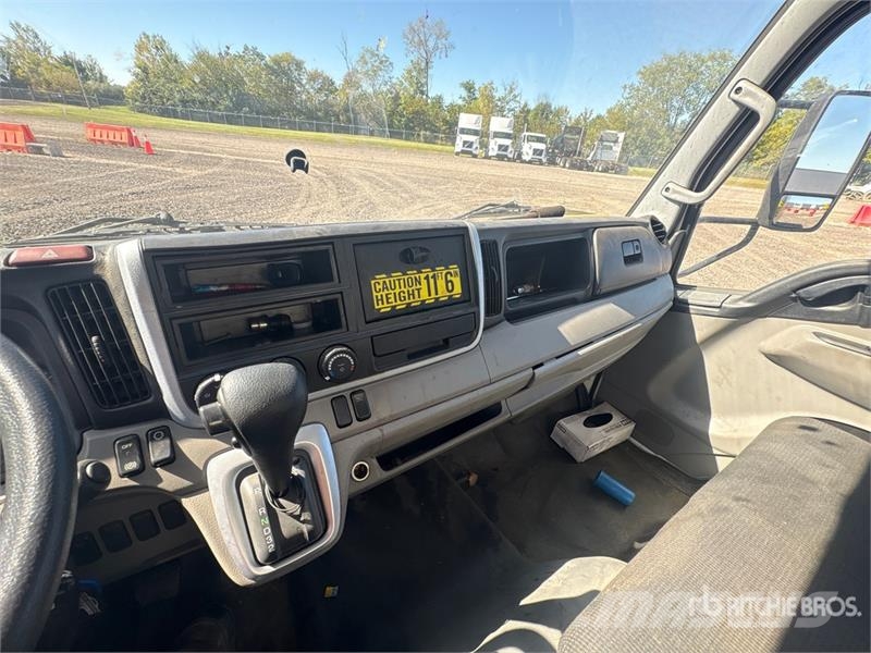 Mitsubishi Fuso 4x2 Van Truck Skapbiler