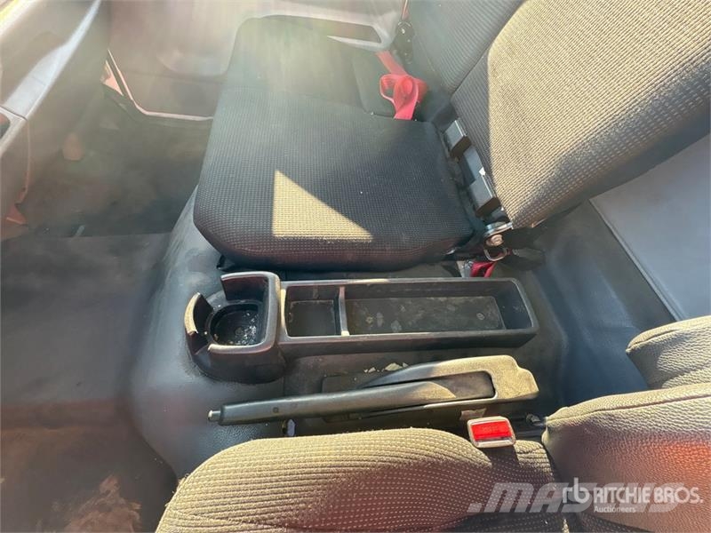 Mitsubishi Fuso 4x2 Van Truck Camiones con caja de remolque