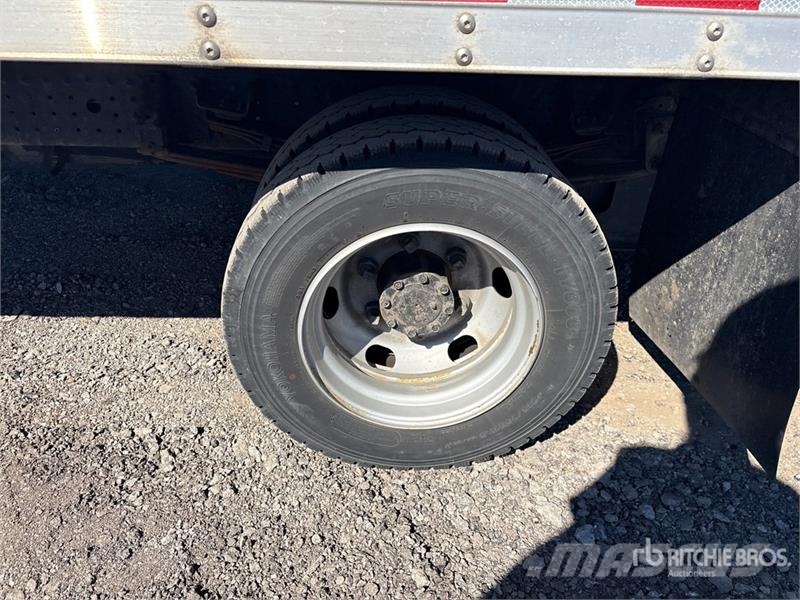 Mitsubishi Fuso 4x2 Van Truck Skapbiler