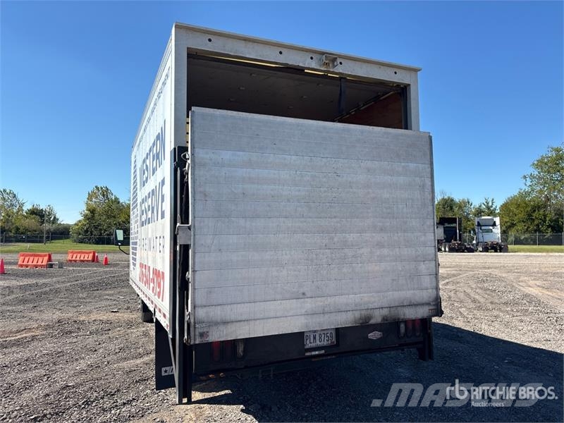 Mitsubishi Fuso 4x2 Van Truck Skapbiler