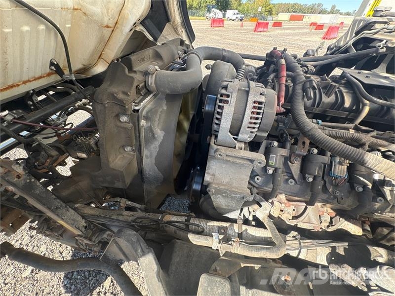 Mitsubishi Fuso 4x2 Van Truck Skapbiler