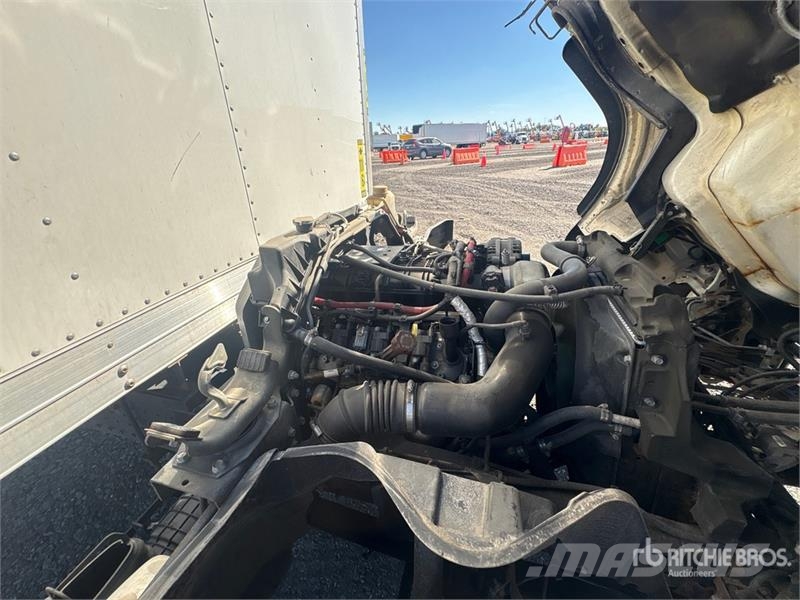 Mitsubishi Fuso 4x2 Van Truck Skapbiler