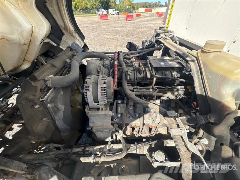Mitsubishi Fuso 4x2 Van Truck Skapbiler
