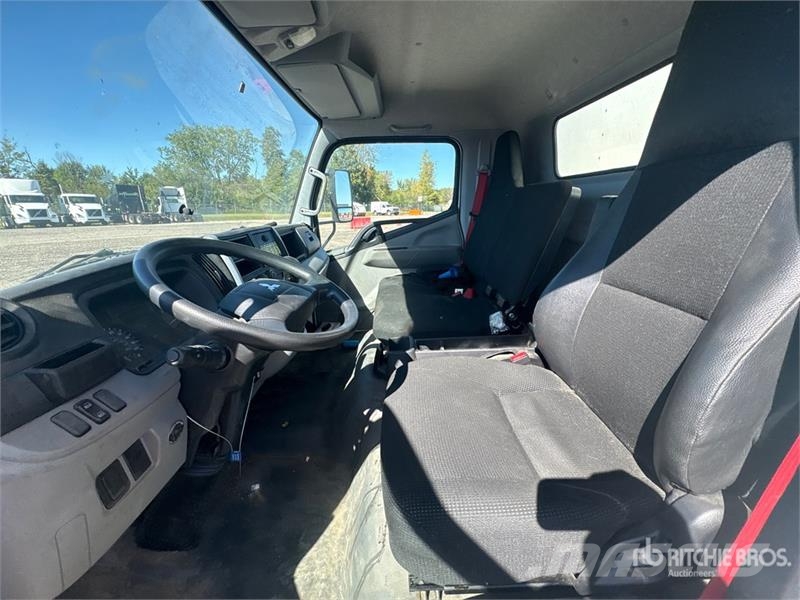 Mitsubishi Fuso 4x2 Van Truck Skapbiler