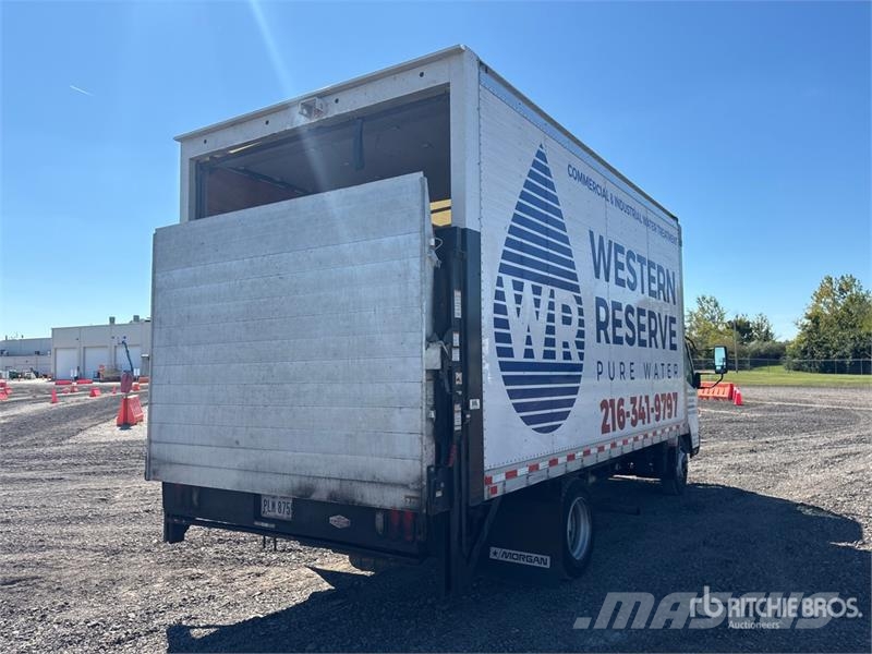 Mitsubishi Fuso 4x2 Van Truck Skapbiler