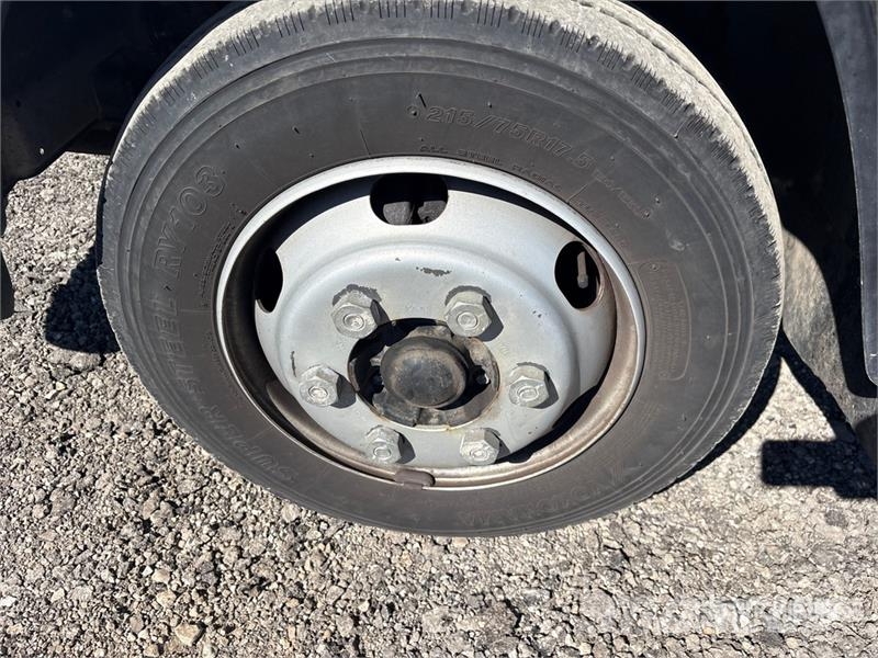 Mitsubishi Fuso 4x2 Van Truck Skapbiler