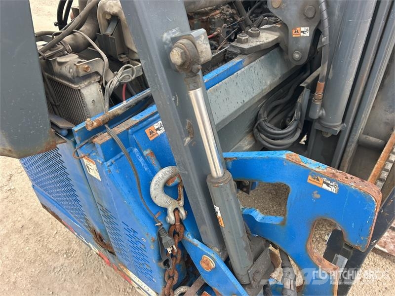 Moffett E50S 5000 lb 3x3 Truck Mounted Forklift Ajoneuvotrukit