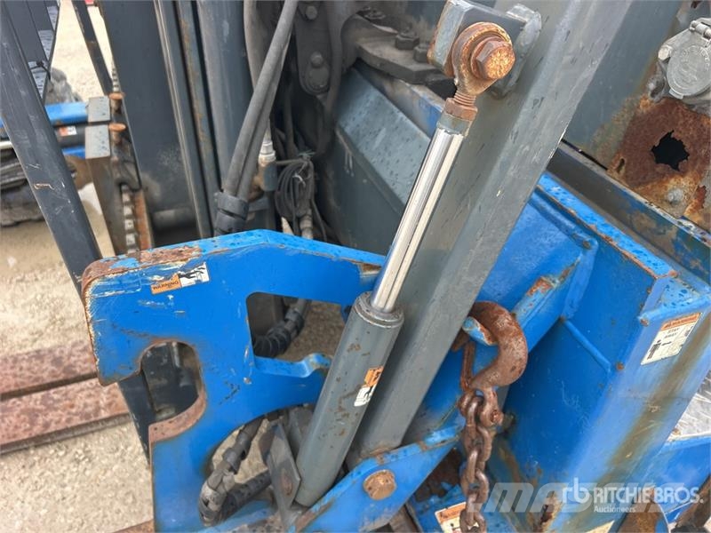 Moffett E50S 5000 lb Truck Mounted Forklift Empilhadores de montagem em camião