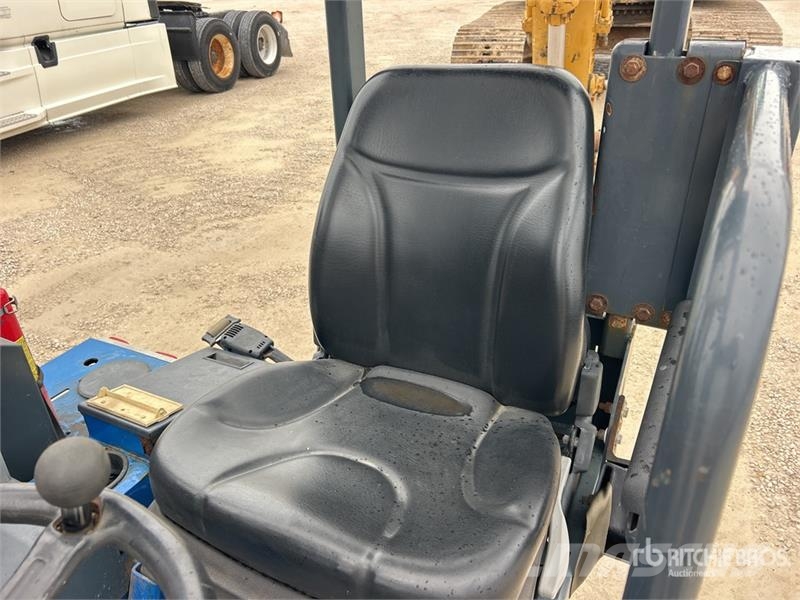 Moffett E50S 5000 lb Truck Mounted Forklift Empilhadores de montagem em camião