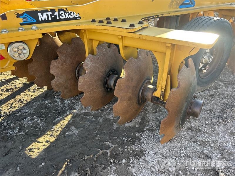 MTS MT13X38 12 ft Offset Breaking Disc Gradas de discos