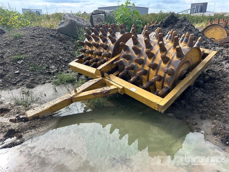 MWABC 48 x 48 Pull Behind Compactor Vlečni vibracijski valjarji