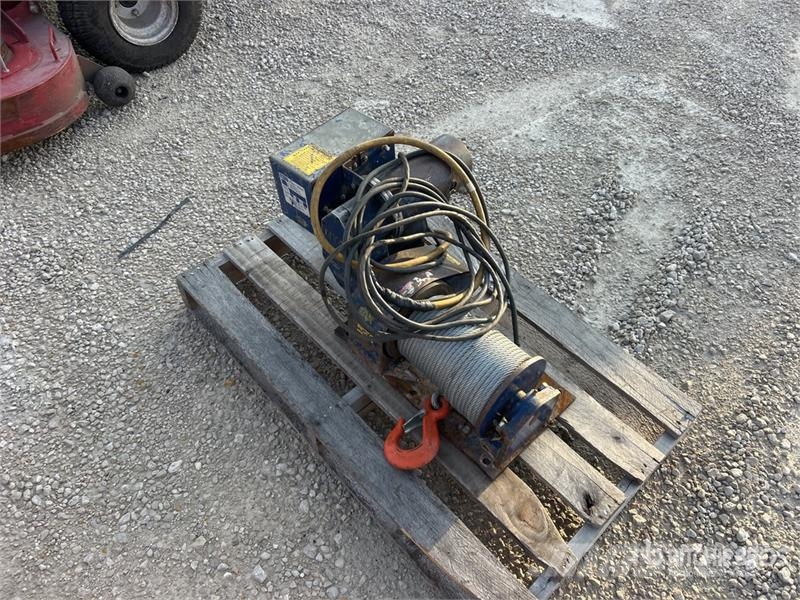 My-Te AC36B Electric Material Hoist Підйомно-транспортне обладнання і вантажні ліфти