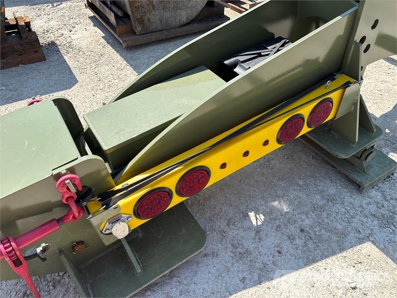 Neks Hydraulic Fifth Wheel Wrecker Attachment Ostale kargo komponente