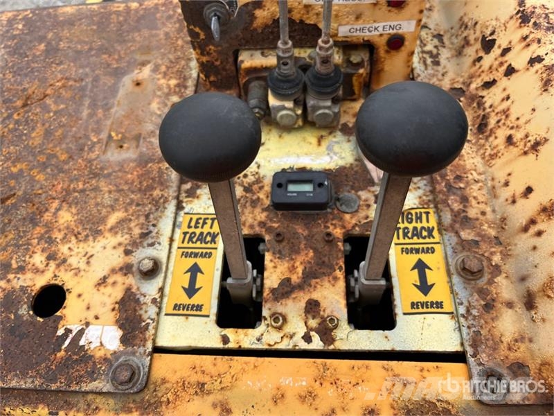 Nelson TL2550 Hydraulic Hydraulic Tracked Machine - Fits  Kiti naudoti statybos komponentai