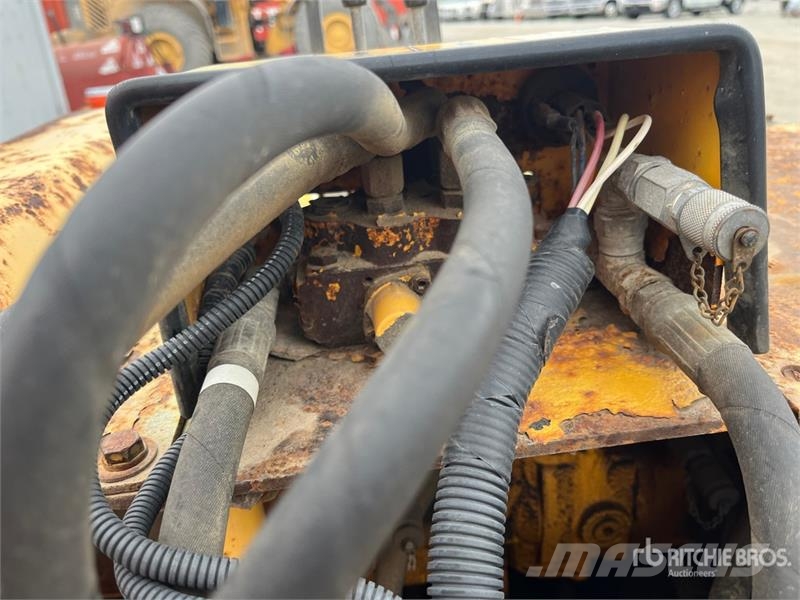 Nelson TL2550 Hydraulic Hydraulic Tracked Machine - Fits  Kiti naudoti statybos komponentai