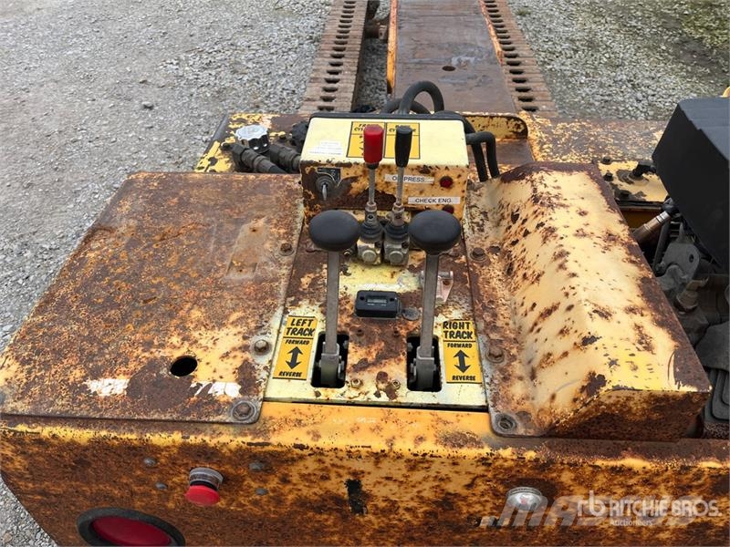 Nelson TL2550 Hydraulic Hydraulic Tracked Machine - Fits  Kiti naudoti statybos komponentai