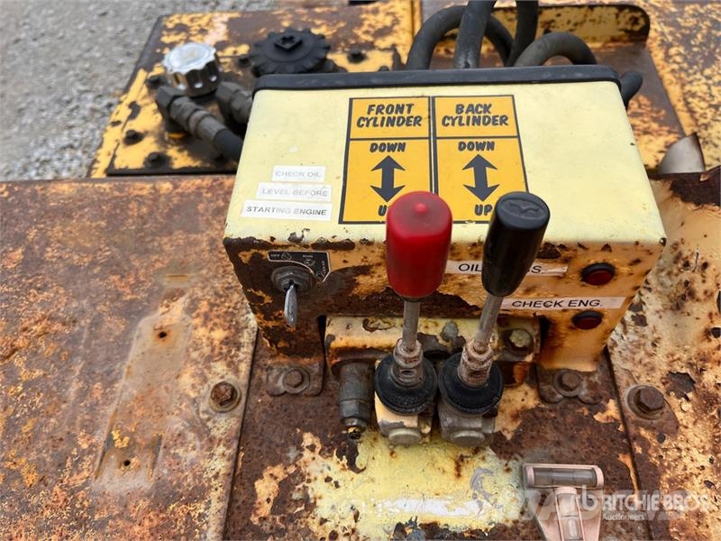 Nelson TL2550 Hydraulic Hydraulic Tracked Machine - Fits  Kiti naudoti statybos komponentai