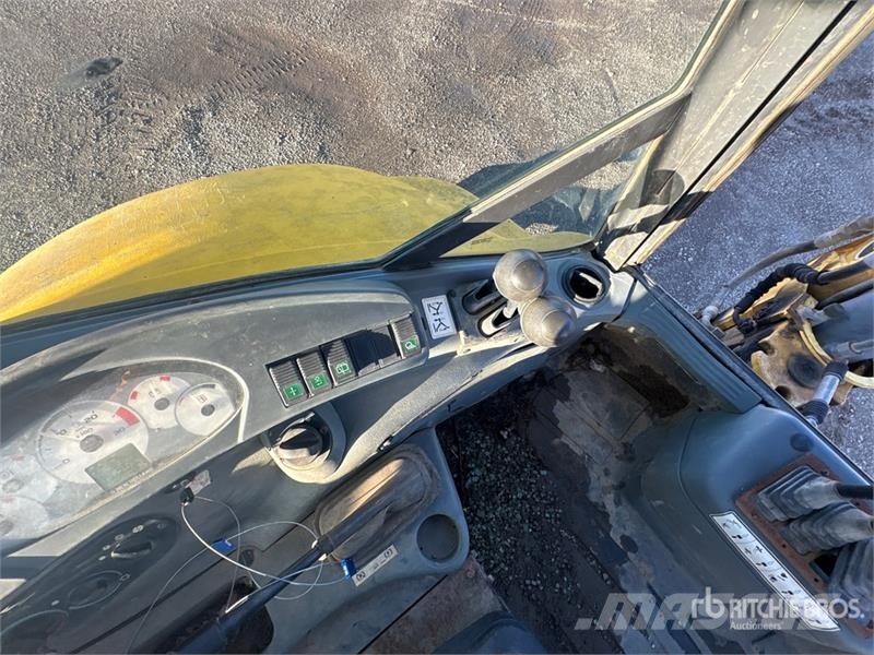 New Holland B95B Backhoe