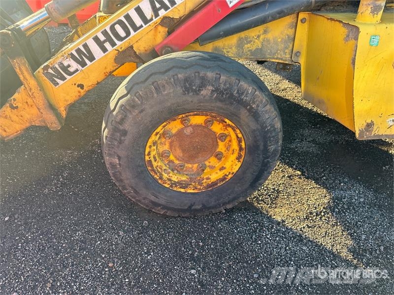 New Holland B95B Backhoe